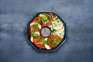 Salatteller mit Tomate und Mozarella